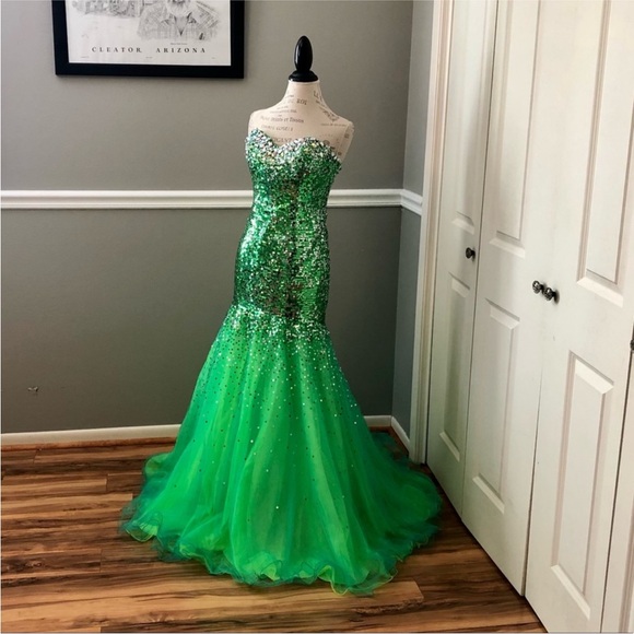 🌙💙 SAY YES TO THE DRESS 🌎🌟 - Picture 16 of 16